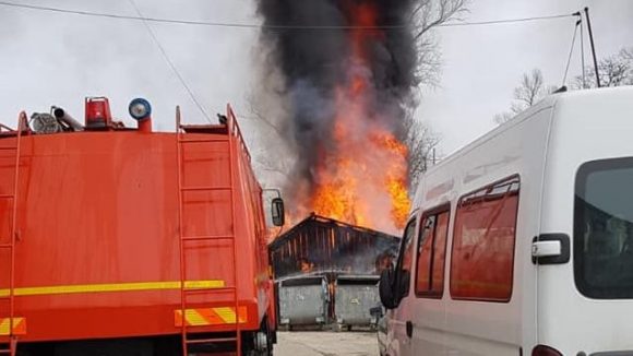 Garaje în flăcări Garaje în flăcări