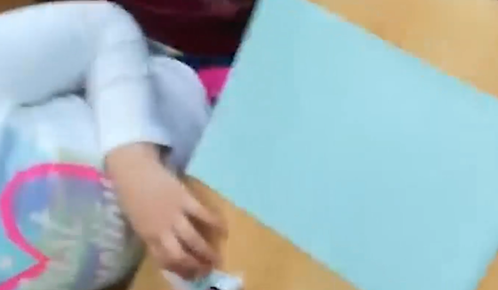 Caz revoltător: o învățătoare s-a filmat în timp ce țipa în clasă la un copil, umilindu-l