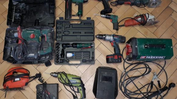 A furat scule electrice dintr-o hală, dar a fost prins
