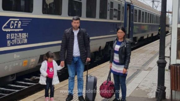 Familie de cetăţeni turci, depistată la frontieră cu documente false