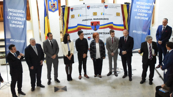 Expoziție, discursuri și elevi premiați la Prefectură Expoziție, discursuri și elevi premiați la Prefectură