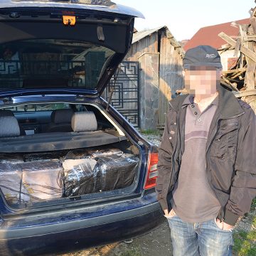 VIDEO | A rămas și fără țigările de contrabandă și fără mașina cu care le căra. În schimb a primit un dosar penal VIDEO | A rămas și fără țigările de contrabandă și fără mașina cu care le căra. În schimb a primit un dosar penal
