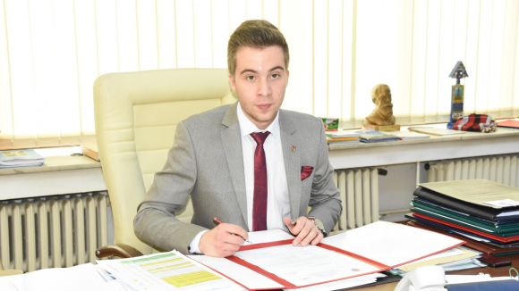 VIDEO | GALERIE FOTO | Elev de la ”Șincai”, președinte al Consiliului Județean pentru o zi VIDEO | GALERIE FOTO | Elev de la ”Șincai”, președinte al Consiliului Județean pentru o zi