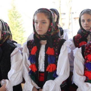 Eparhia Maramureşului promovează portul popular românesc printr-un proiect propriu