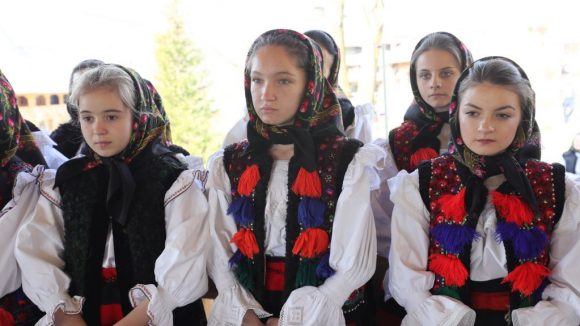 Eparhia Maramureşului promovează portul popular românesc printr-un proiect propriu