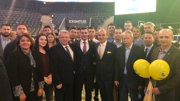 Mii de oameni la lansarea regională a candidaților PNL la alegerile europarlamentare
