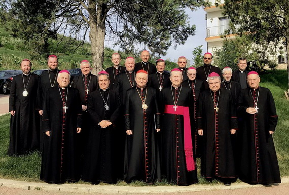 VIDEO | Episcopii catolici se reunesc la mănăstirea Părinților Carmelitani Desculți