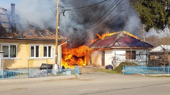 VIDEO | A luat foc Primăria Băsești VIDEO | A luat foc Primăria Băsești