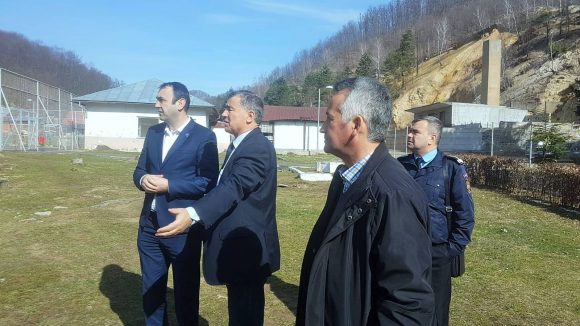 VIDEO | Pericol mare: clădiri ale unei foste mine se pot prăbuși în orice moment VIDEO | Pericol mare: clădiri ale unei foste mine se pot prăbuși în orice moment