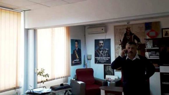 Tablou cu Nicolae Ceaușescu în biroul unui primar liberal Tablou cu Nicolae Ceaușescu în biroul unui primar liberal