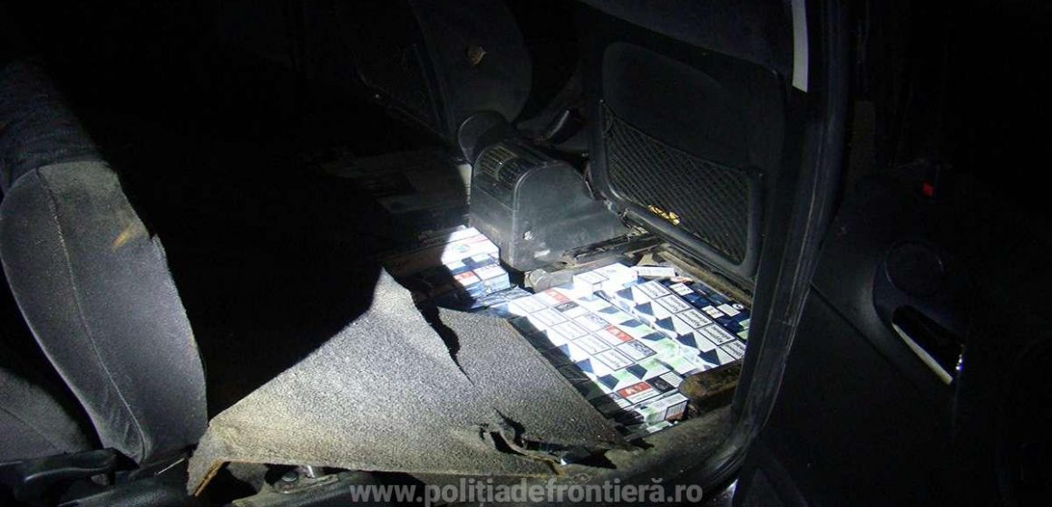 VIDEO | Prins cu țigări de contrabandă în podeaua mașinii