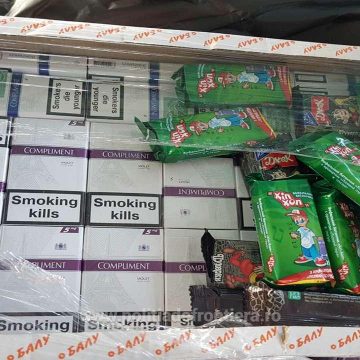 Țigări de contrabandă găsite în cutii cu prăjituri