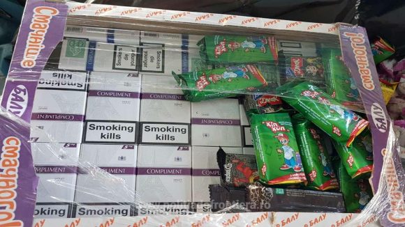 Țigări de contrabandă găsite în cutii cu prăjituri Țigări de contrabandă găsite în cutii cu prăjituri