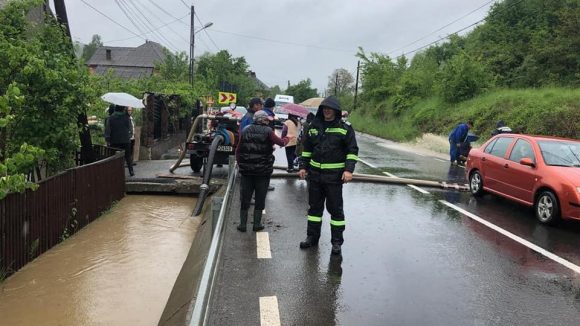 GALERIE FOTO | Trafic restricționat și gospodării inundate GALERIE FOTO | Trafic restricționat și gospodării inundate