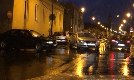 Două mașini s-au ciocnit pe strada Vasile Lucaciu din Baia Mare