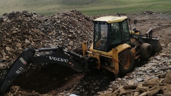 VIDEO | Acțiune de amploare la Giulești, într-o zonă unde se exploata ilegal andezit