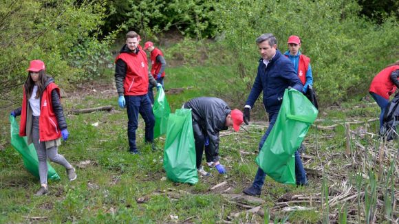 Social-democrații maramureșeni au sărbătorit ”Ziua Tineretului” ecologizând zona Baraj – Firiza