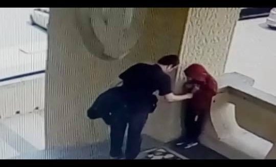VIDEO | Alertă în Baia Mare – posibil pedofil cercetat de polițiști
