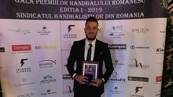 Alexandru Csepreghi, de la Minaur, declarat cel mai bun jucător din țară la Gala premiilor handbalului românesc Alexandru Csepreghi, de la Minaur, declarat cel mai bun jucător din țară la Gala premiilor handbalului românesc