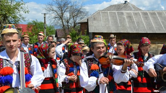VIDEO | Festival cu cântec și joc la Strâmtura