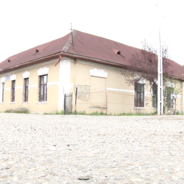 VIDEO | Școala de pe Câmpu Negru ar putea fi transformată în centru cultural-social și pastoral