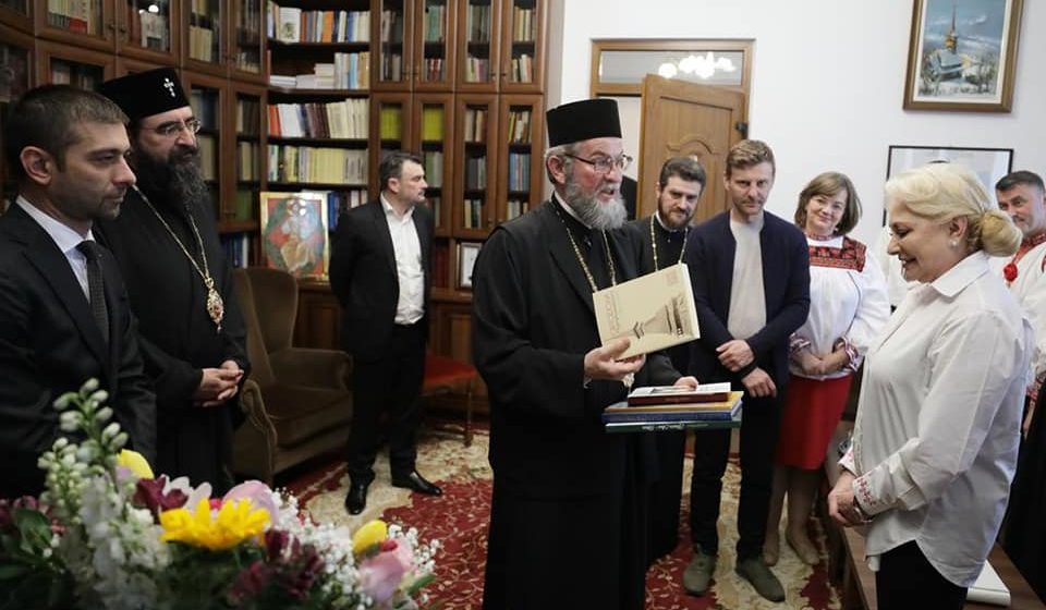 Video|Premierul Dăncilă și doi miniștri, la Episcopie, în Baia Mare