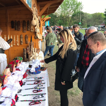 GALERIE FOTO | Standul Maramureșului deschis la “Zilele Lacului Tisza – Tomek”, vizitat de turiști maghiari