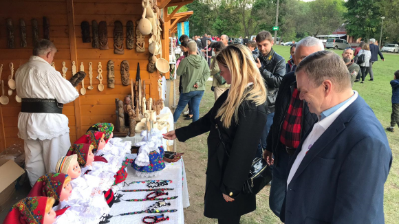 GALERIE FOTO | Standul Maramureșului deschis la “Zilele Lacului Tisza – Tomek”, vizitat de turiști maghiari