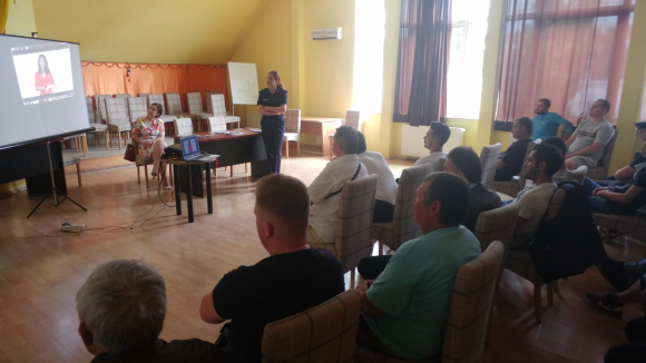 VIDEO | Șoferi aflați  în supravegherea serviciului de probațiune – dădăciți de polițiști în privința hărțuielii stradale