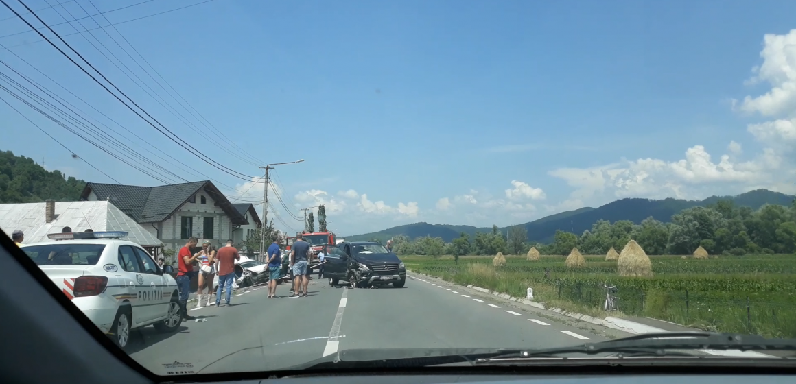 O femeie a rămas încarcerată în urma unui accident ptrecut în Berbești