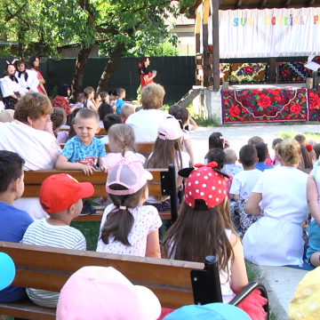 VIDEO | Special: piesă de teatru pentru copii pusă în scenă de educatoarele lor VIDEO | Special: piesă de teatru pentru copii pusă în scenă de educatoarele lor