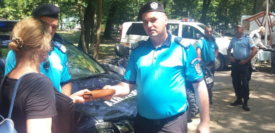 Portofel găsit de jandarmi Portofel găsit de jandarmi
