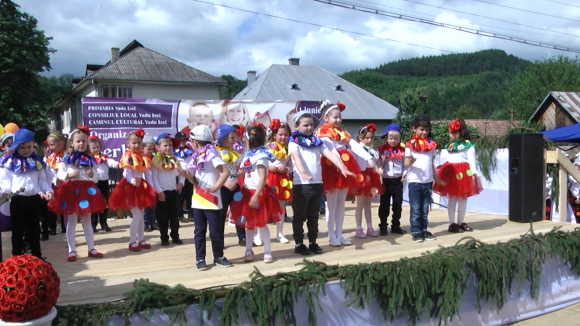 VIDEO | Serbările copilăriei la Vadu Izei