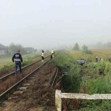 Masină lovită de tren în localitatea Fersig. O persoană a decedat Masină lovită de tren în localitatea Fersig. O persoană a decedat