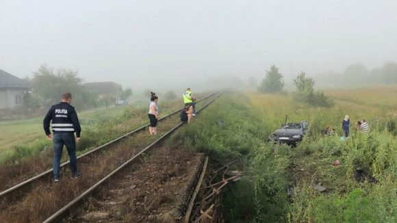 Masină lovită de tren în localitatea Fersig. O persoană a decedat