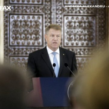 Curtea Constituţională dezbate, miercuri, sesizările Opoziţiei şi ale lui Klaus Iohannis pe codurile penale