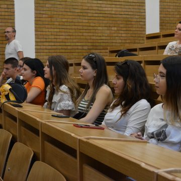 VIDEO | Studenți albanezi în tabără în Maramureș