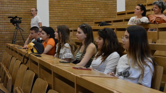 VIDEO | Studenți albanezi în tabără în Maramureș
