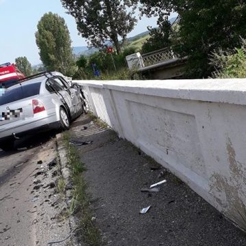 Accident cu patru răniți, între care și un copil