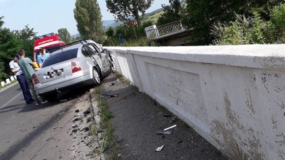Accident cu patru răniți, între care și un copil