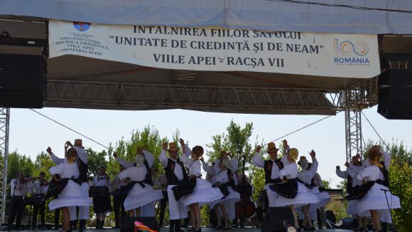 GALERIE FOTO | Întâlnirea fiilor satului Viile Apei