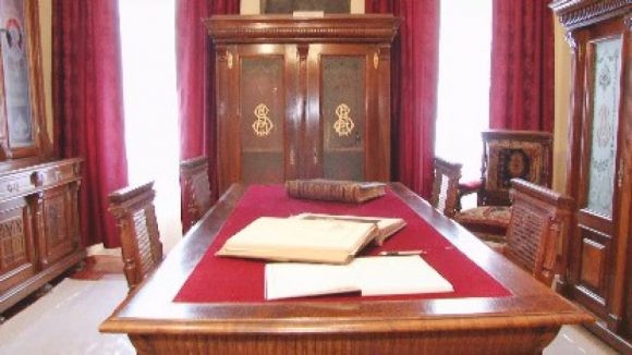 MUZEU: Obiecte vechi, de valoare, pot fi văzute acum într-un spațiu muzeal amenajat de Parohia Reformată din Sighet MUZEU: Obiecte vechi, de valoare, pot fi văzute acum într-un spațiu muzeal amenajat de Parohia Reformată din Sighet