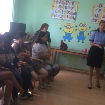 Copii la discuții cu polițiștii pe tema drogurilor