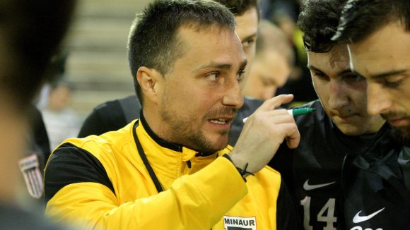 Raul Fotonea nu mai este antrenorul echipei masculine de handbal Raul Fotonea nu mai este antrenorul echipei masculine de handbal