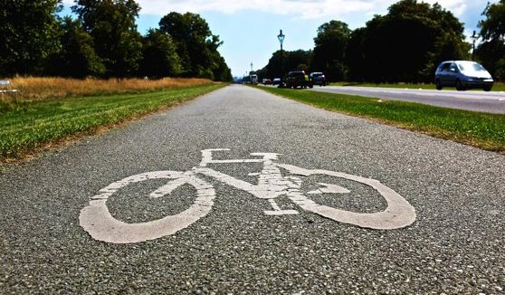 Doi biciclişti, soţ şi soţie, morţi după ce o maşină a vrut să îi depăşească