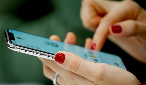 ANCOM: Operatorii au obligaţia să avertizeze utilizatorii de depăşirea costurilor de internet