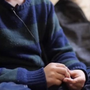 Caz nou de violenţă între copii. Băiat lovit cu pumnii şi picioarele de un adolescent Caz nou de violenţă între copii. Băiat lovit cu pumnii şi picioarele de un adolescent