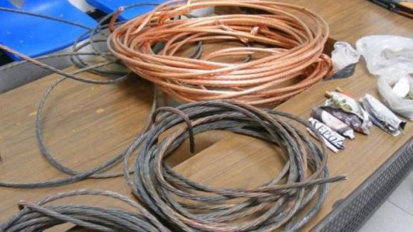 Prins după ce a furat cabluri electrice Prins după ce a furat cabluri electrice
