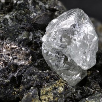 Cea mai mare mină de diamante din lume va fi închisă, după patru decenii de producţie Cea mai mare mină de diamante din lume va fi închisă, după patru decenii de producţie