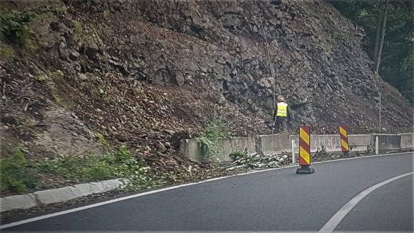 Atenție șoferi! Au început lucrările de punere în siguranță a circulației rutiere pe DN 18